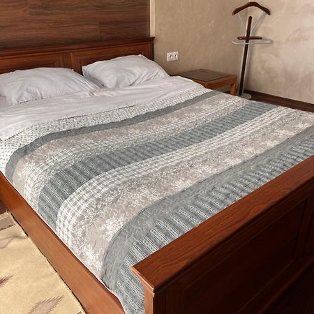 Lutsk, Double-Room apartments Exterior foto
